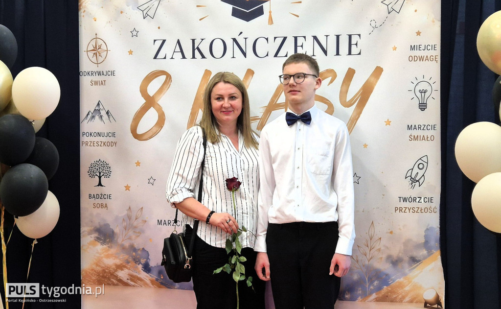 Plakali za swoją szkołą