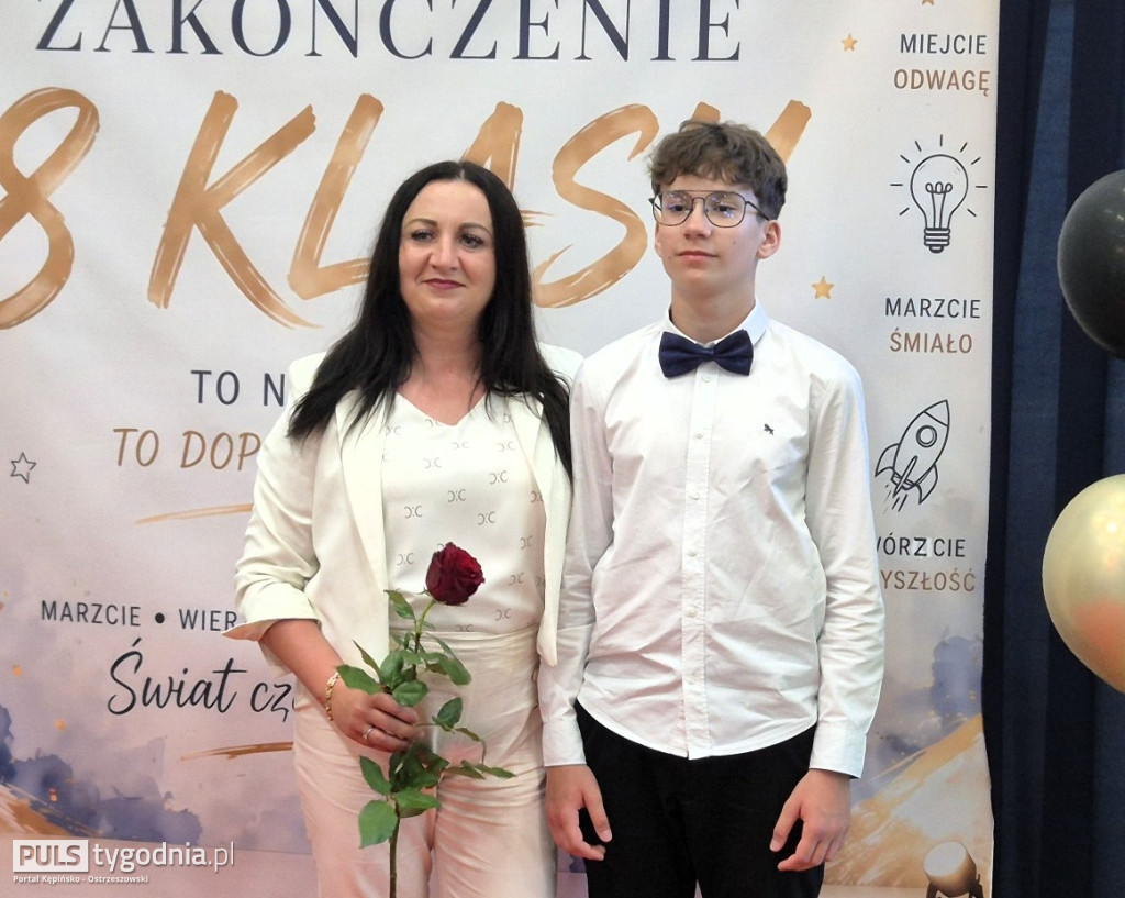 Plakali za swoją szkołą