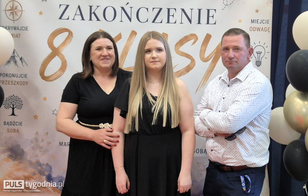 Plakali za swoją szkołą