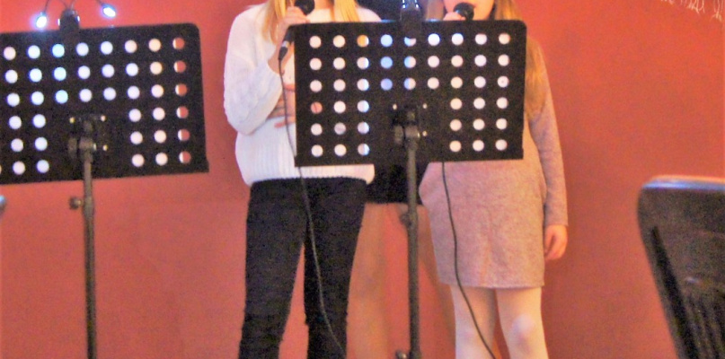 Świąteczne kolędowanie w Skrzynkach