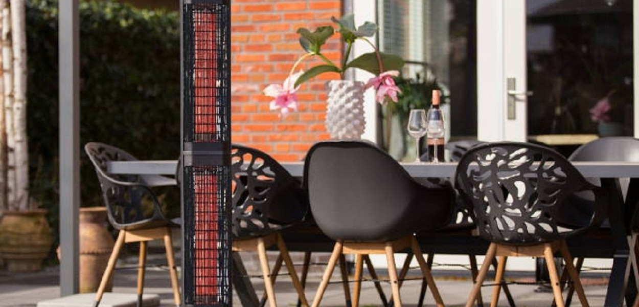 Ciepła i przyjemna atmosfera w ogrodzie przez cały rok? Te sprzęty działają cuda! 