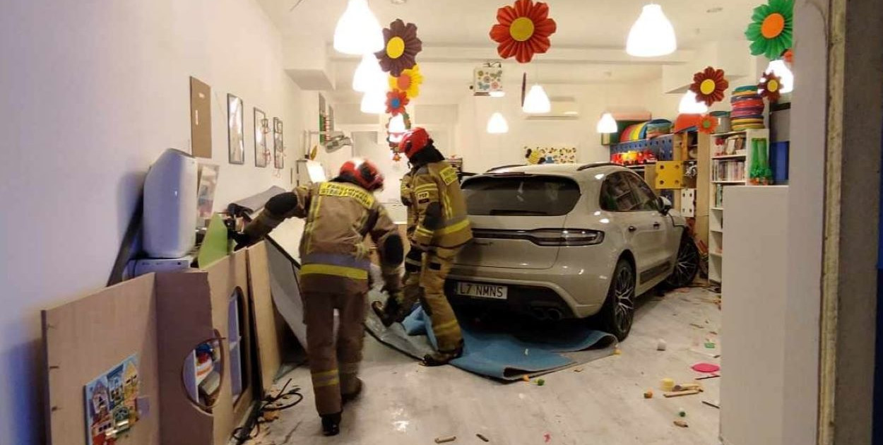 Samochód wjechał w żłobek. Kobieta pomyliła gaz z hamulcem