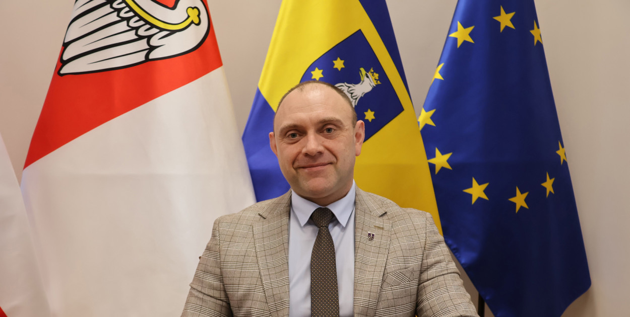 - Sporo, ale nadal za mało - mówi o remontach dróg starosta  Dariusz Świtoń