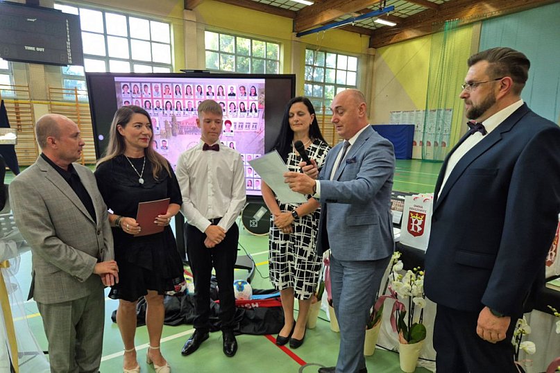 Pożegnanie absolwentów szkoły w Kraszewicach