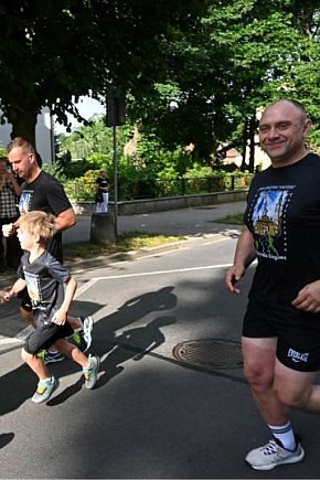 Biegacze wyruszyli na Jasną Górę-2204