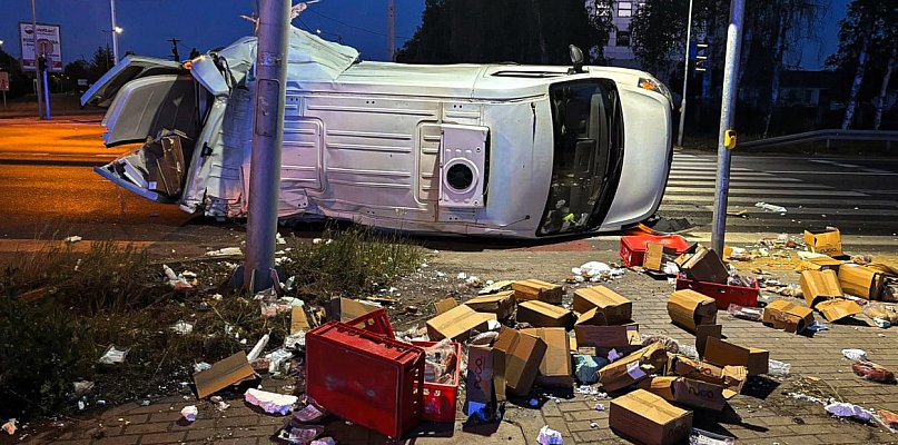 Zderzenie samochodu ciężarowego z busem w Ostrzeszowie - 37048