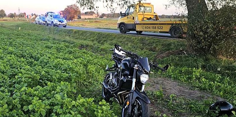  Nie dostosował prędkości i uderzył motocyklem w drzewo - 38769