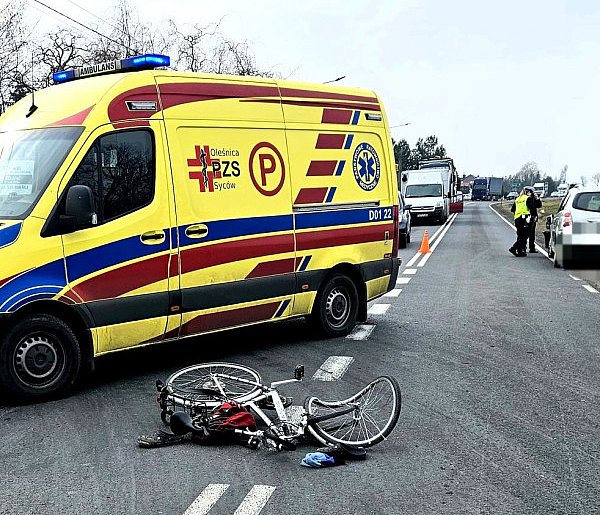 Potrącony przez samochód rowerzysta trafił do szpitala-40113