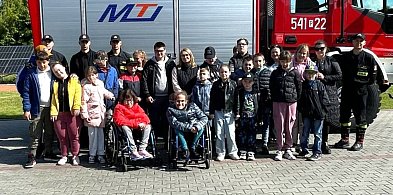 Uczniowie SOSW odwiedzili komendę straży pożarnej w Ostrzeszowie-40930