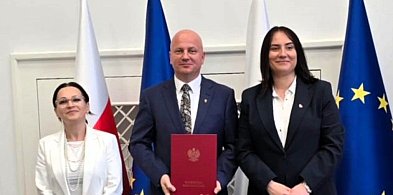 KOBYLA GÓRA: Umowa na ,,Aktywny Plac Zabaw" podpisana-40969