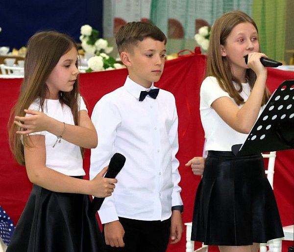 Wieczornica poetycko – muzyczna w Szkole Podstawowej w Kraszewicach-41032