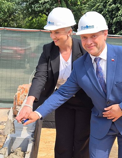Podpisali i wmurowali akt erekcyjny rozbudowy Szpitala w Ostrzeszowie-41208