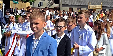 Jezus pod postacią Chleba przeszedł ulicami Mikstatu-41313