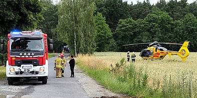 Zderzenie na skrzyżowaniu dróg w Marszałkach. Dwie osoby poszkodowane.-41377