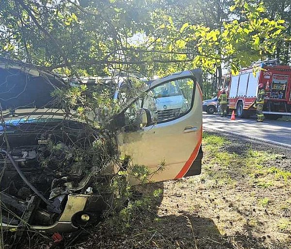 Zdarzenie z udziałem trzech pojazdów w Mikstacie-Pustkowiu-41421