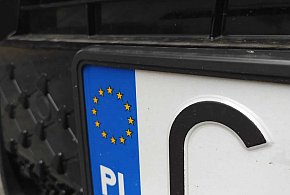 Rejestracja auta przez internet i koniec z przynoszeniem tablic. Rząd przyjął...-41459