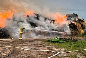 W nocy w ogniu stanął stóg słomy. Straty sięgają 20 tys. zł-41741