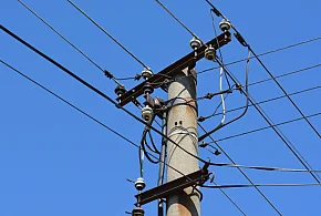 Taki słup stoi na twojej działce? To, co możesz zyskać, wielu zaskoczy-41866