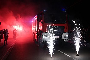 Powitali nowy wóz bojowy-2409