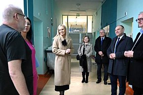 O współpracy Uniwersytetu z OCZ i I LO-2433