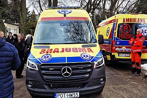 Nowa karetka i sprzęt dla Szpitala-2501