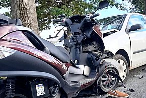 Zderzenie motocykla z volkswagenem. Kierujący jednośladem zmarł w szpitalu-42170
