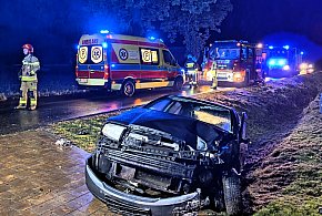 Nie dostosował prędkości do warunków na drodze - uderzył w drzewo-42295