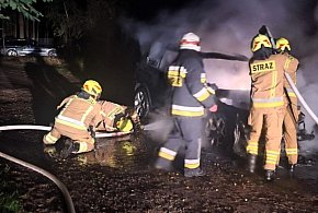 BMW stanęło w ogniu. Doszczętnie spłonęło-42363