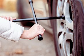 Z pozoru drobiazg, a może skończyć się tragedią. Urząd ostrzega kierowców-42694