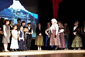 W Ostrzeszowie wystawili spektakl ,,W cieniu wojen''-42707