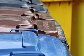 Fioletowe worki na odpady. Oto, co powinno tam trafiać-43377