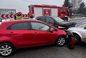 W Rojowie zderzyły się 3 samochody. Sprawca miał blisko 2 promile alkoholu