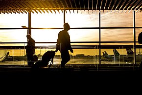 Rząd rozważa nowe zasady. Chodzi o powroty Polaków z zagranicy