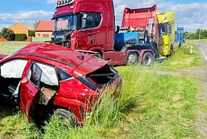 Zderzenie dwóch samochodów w Giżycach. Jedna osoba przewieziona do szpitala