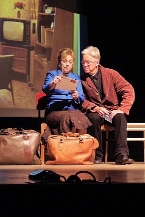 Wystawili spektakl ,,W cieniu wojen\'\'-2395