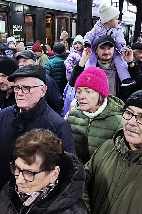 Historyczny pociąg wjechał na stację Ostrzeszów-2469