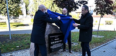Na skwerze im. Zbyszka Szmaja odsłonięto tablicę-42468