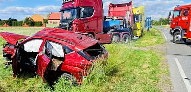 Zderzenie dwóch samochodów w Giżycach. Jedna osoba przewieziona do szpitala