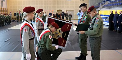 Nadania sztandaru 1. Szczepowi ZHP Ziemi Mikstackiej