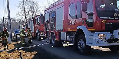 Pijany 45-latek rozlał na terenie posesji benzynę, Groził, że spali dom