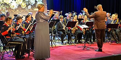 OSTRZESZÓW: Miejska Orkiestra Dęta zagrała dla wszystkich Pań