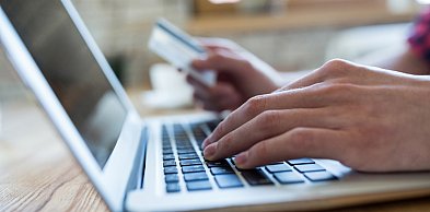 Nowe zasady zakupów w internecie. Klienci dostaną specjalny przycisk