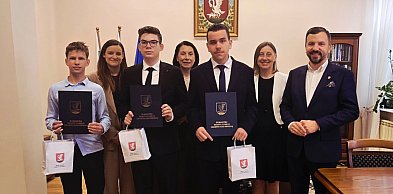 GRABÓW: Gratulacje dla laureata i finalistów konkursów wojewódzkich