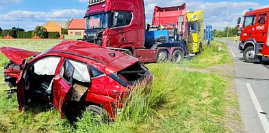 Zderzenie dwóch samochodów w Giżycach. Jedna osoba przewieziona do szpitala