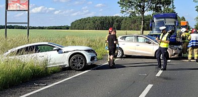 Czołowe zderzenie Seata z Audi w Bukownicy