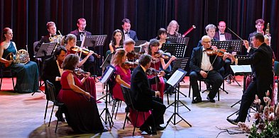 Uroczysty koncert z okazji 200. rocznicy urodzin Johanna Straussa-42351