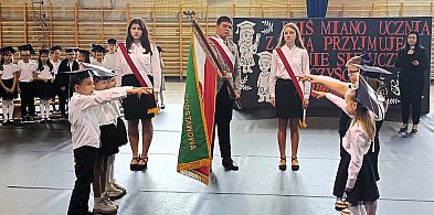Ślubowanie pierwszoklasistów w Szkole Podstawowej w Mikstacie-42581