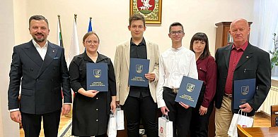 Spotkanie burmistrza  Grabowa nad Prosną z mistrzami karate-42629