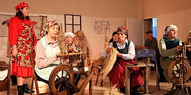 Zaprośnianki wystawiły widowisko ,, Jak to z tym lnem było…''-42806