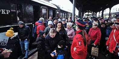 Historyczny pociąg wjechał na stację Ostrzeszów-43107